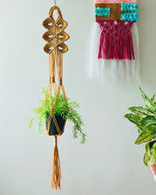 Load image into Gallery viewer, Leafy Plant Hanger

